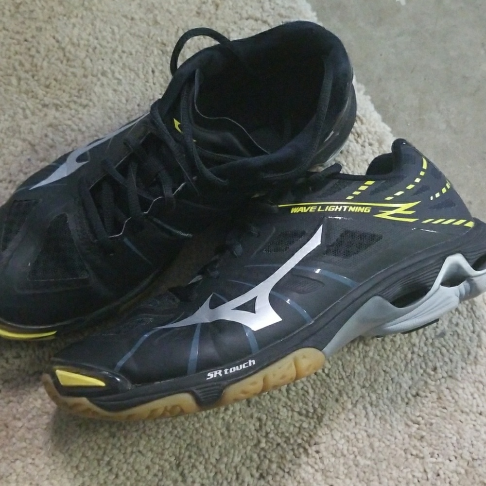 Woman's Mizuno Wave Lighting Volleyball Shoe